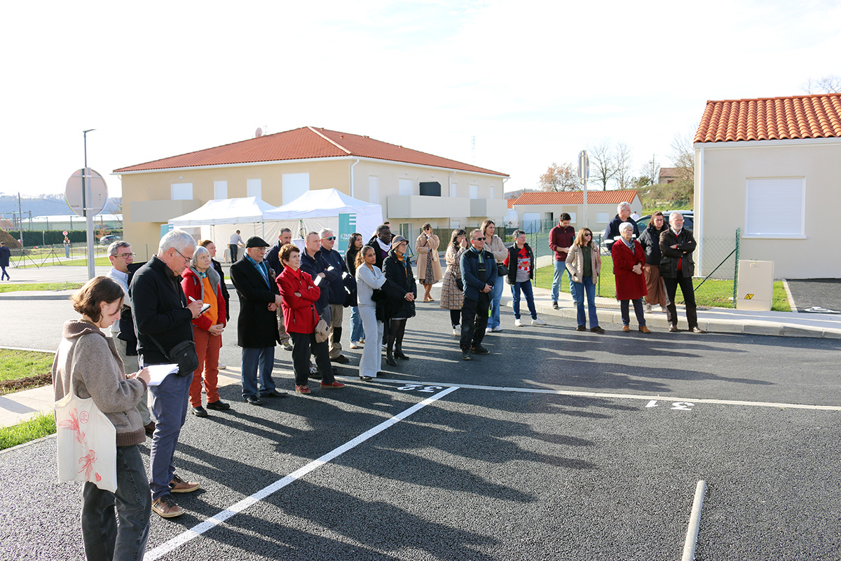 Public présent lors de la cérémonie de remise des clefs