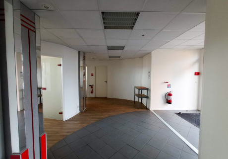 Local commercial de 142 m&sup2; (quartier Rayssac)