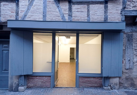 Local commercial de 64 m&sup2; &agrave; Sor&egrave;ze
